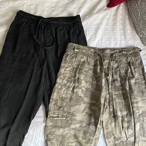American Eagle black and camo cargo pants with stretchy waistband and tie